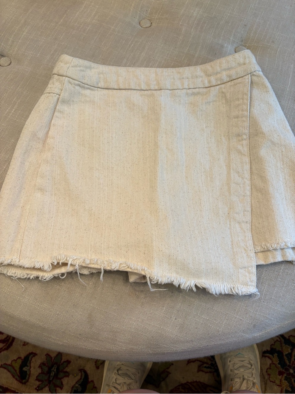 Casual Raw-Hem Cream Mini Skort